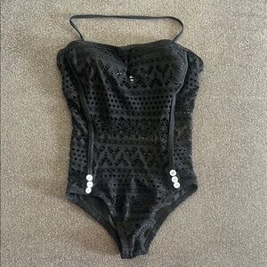 Women’s Black Cutout Design One-Piece Swimsuit